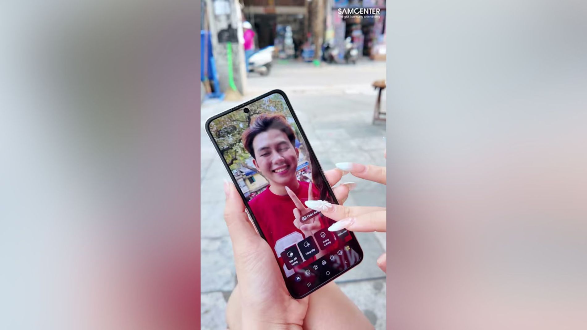 Hình ảnh cho danh mục Tự Động Chỉnh Ảnh Chân Dung Mùa Noel Cực Xinh Với Galaxy Z Flip 7 FE!